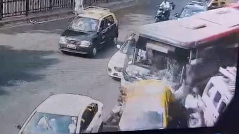 मुंबई में BEST बस ने कई वाहनों को मारी टक्कर, एक युवक की मौत, 3 घायल, हादसे का CCTV सामने आया