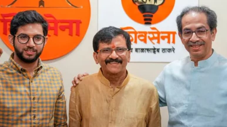 Shiv Sena UBT Crisis: उद्धव-आदित्य ठाकरे गप्प, संजय राऊतांची बॅटिंग; ठाकरे गटात नेमकं काय सुरुये?