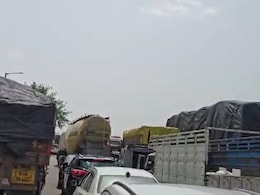 नेशनल हाईवे पर ट्रक ड्राइवरों का प्रदर्शन, मरीज को ले जाती एंबुलेंस फंसी, 40 डिग्री में लोगों के छूटे पसीने