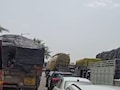 नेशनल हाईवे पर ट्रक ड्राइवरों का प्रदर्शन, मरीज को ले जाती एंबुलेंस फंसी, 40 डिग्री में लोगों के छूटे पसीने