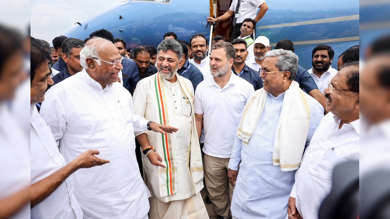 DK Shivakumar welcomed Rahul Gandhi and Mallikarjun Kharge at the airport./ 