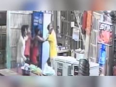 बेगूसराय: 10 रू के लिए होटल में घुसे 25 गुंडे, मालिक को लाठी-डंडों से पीटा, CCTV में कैद वारदात