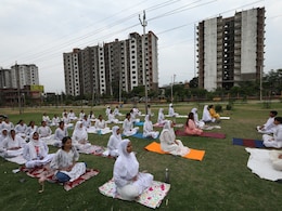 "Faith Meets Fitness": Muslim Girls Along With Hindu Friends Perform Yoga