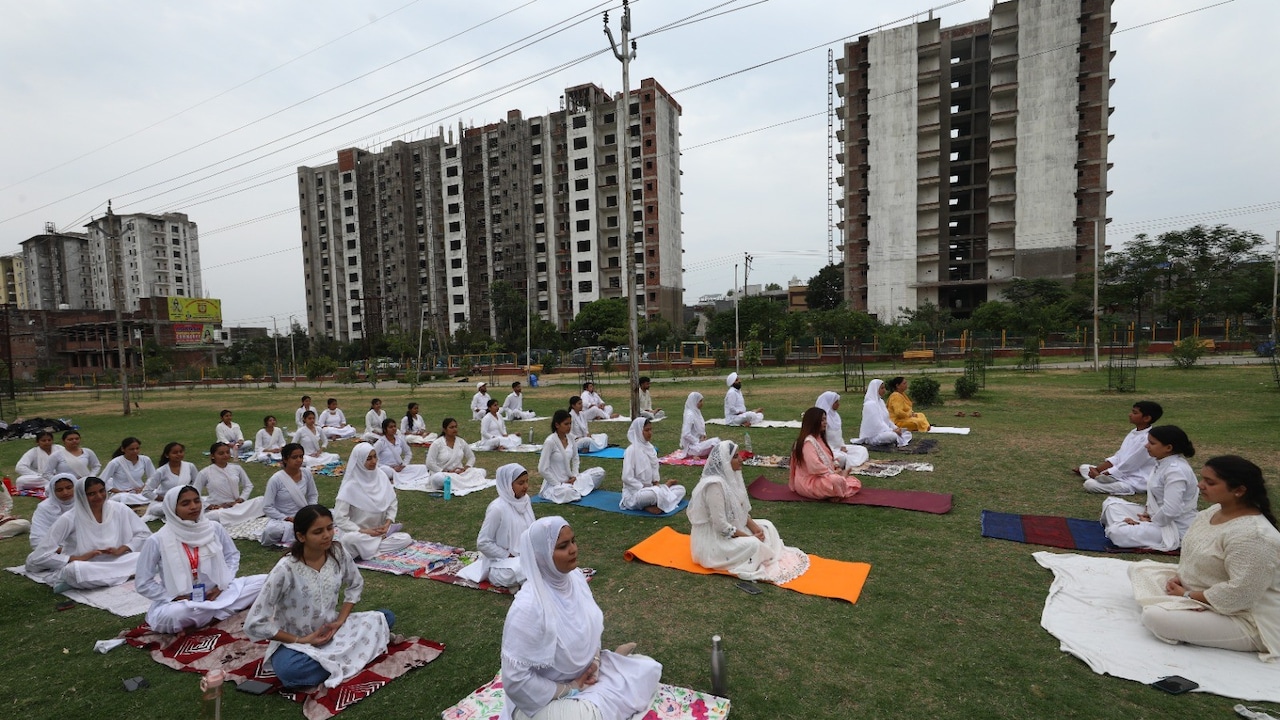 "Faith Meets Fitness": Muslim Girls Along With Hindu Friends Perform Yoga