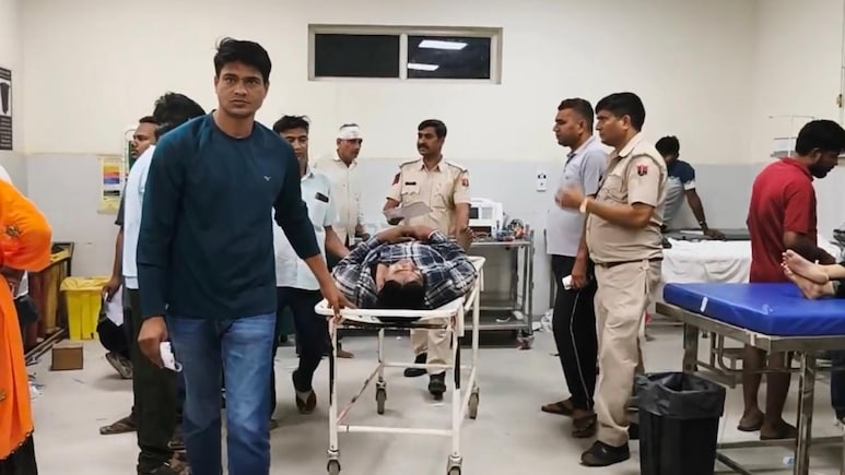 दौसा में आगरा बाईपास पर भीषण सड़क हादसा, यूपी रोडवेज की बस ट्रक से टकराई, 22 यात्री घायल