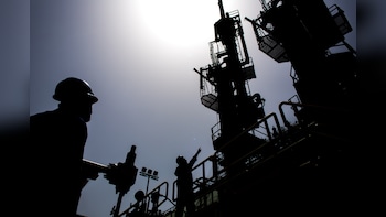 Pakistan Buys Priciest LNG Shipment in Years on Hormuz Closure
