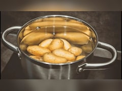 Chef Pankaj Bhadouria ने बताया आलू उबालने का सही तरीका, अब नहीं फटेंगे आलू