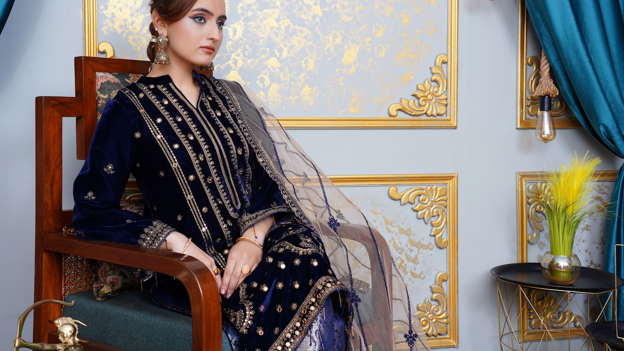 Cotton Kurtas That Do Not Cling In Humid Weather: 7 Breathable Picks For Daily Wear Cotton Kurtas That Do Not Cling In Humid Weather: 7 Breathable Picks For Daily Wear