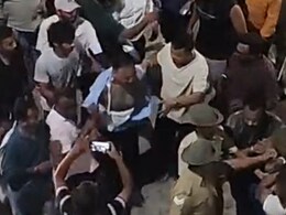 Video: उदयपुर में हॉस्पिटल में IMA अध्यक्ष को घेरकर मारा, कपड़े फाड़ डाले