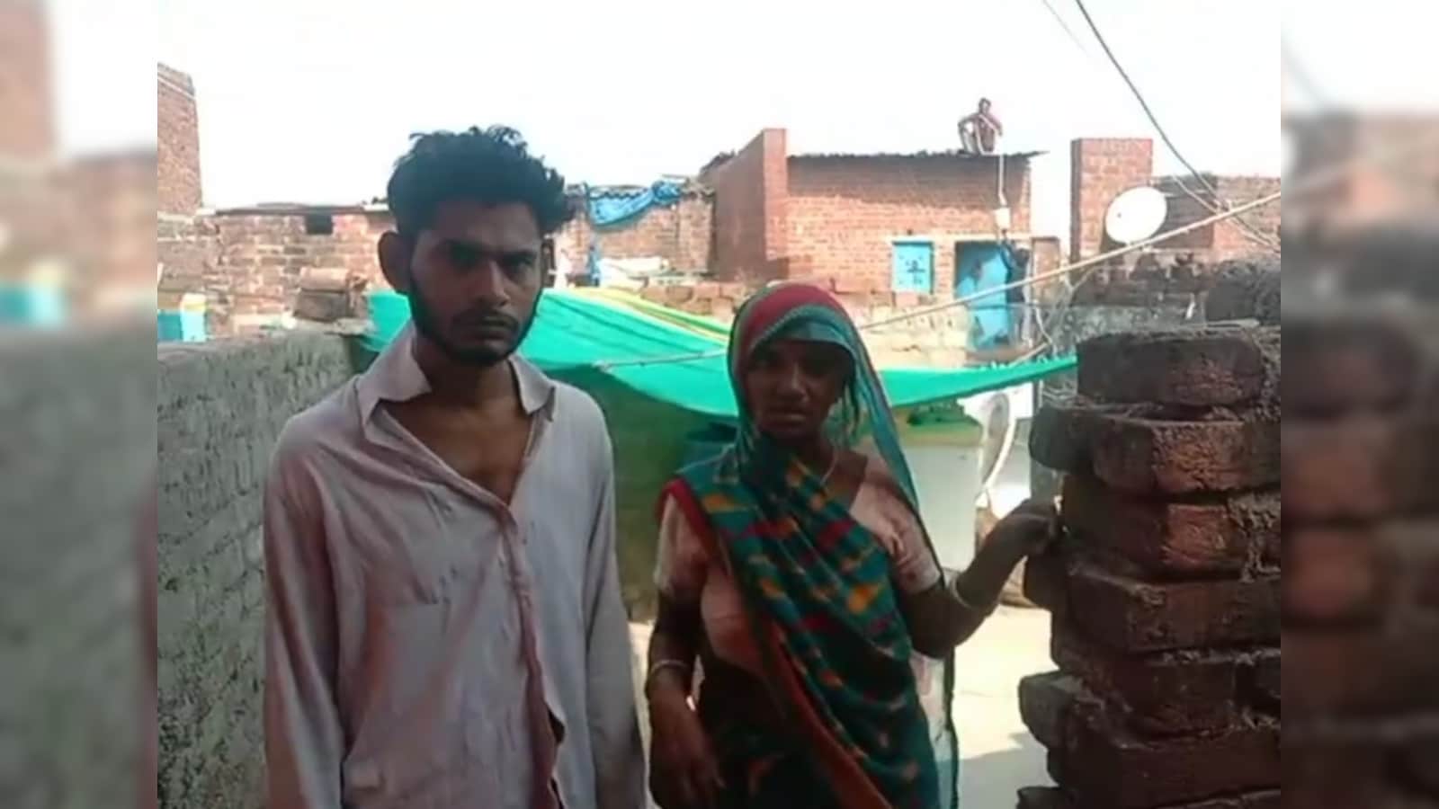 मोबाइल में बिजी रहती हो… टोकने पर पत्नी ने भाई को बुलाया; पति, जेठ और सास को पिटवाया, जान से मारने की धमकी… मोबाइल में बिजी रहती हो… टोकने पर पत्नी ने भाई को बुलाया; पति, जेठ और सास को पिटवाया, जान से मारने की धमकी…