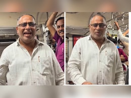 भीड़भाड़ वाली लोकल ट्रेन बनी म्यूजिक कॉन्सर्ट, अंकल का गाना सुन मुस्कुरा उठे यात्री, वीडियो वायरल