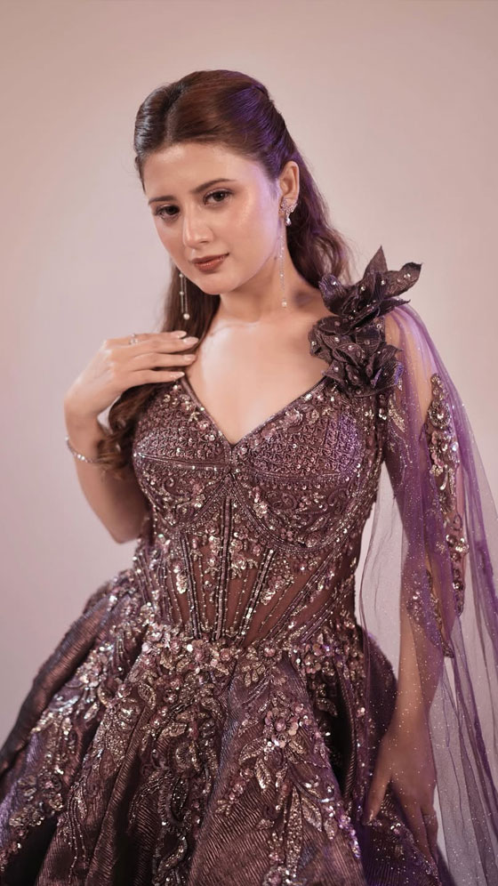 Arishfa Khan Dazzles in a Fairytale-Inspired Shimmer Gown