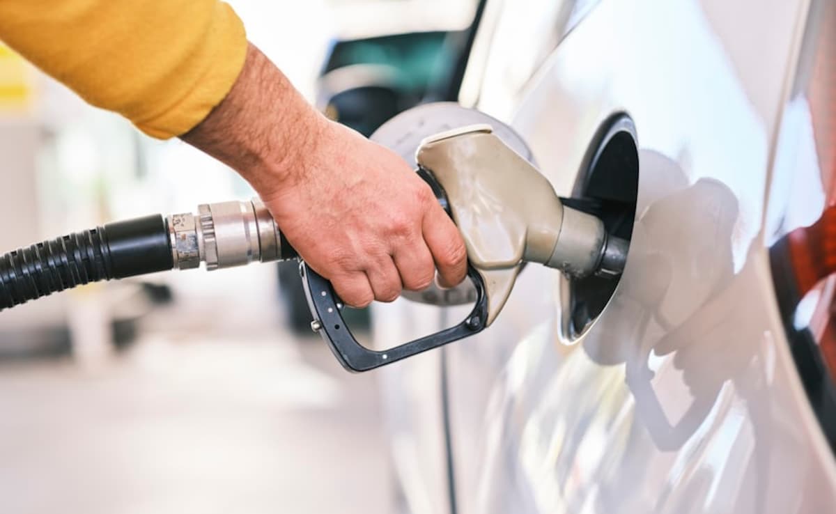'45-Litre Tank, 52 Litres Filled': Kanpur Petrol Pump Under Scanner After Vehicle Owner's Claim