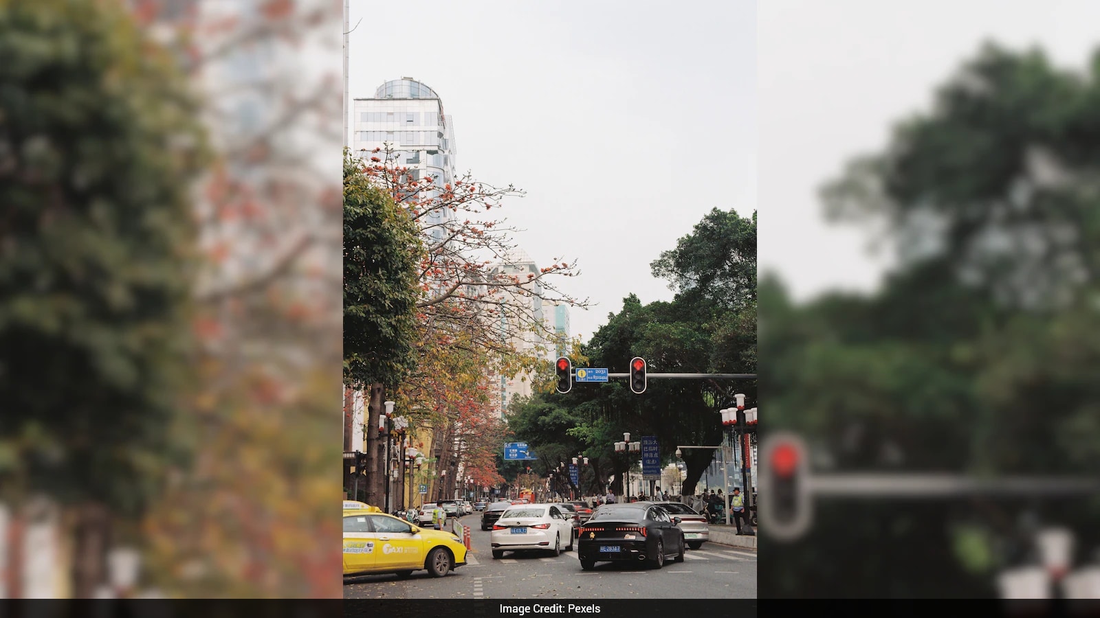 China Cab Driver Jumps Red Lights To Save Unconscious 3-Year-Old Girl