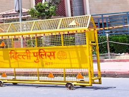 DU असिस्टेंट प्रोफेसर हत्या: 2 संदिग्ध कैब से अपार्टमेंट पहुंचे, सीढ़ियों से ऊपर गए, 30 मिनट बाद वापस निकले-सूत्र