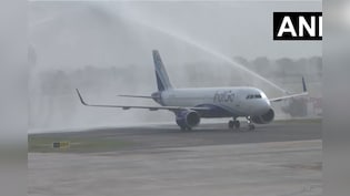 75 कारोबारी, जेवर के 170 किसान, पानी की बौछारों से सलामी... नोएडा एयरपोर्ट पहुंची पहली फ्लाइट, जानें डिटेल