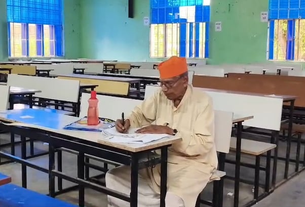 पढ़ने की कोई उम्र नहीं! 96 साल की उम्र में इग्नू से एमए कर रहे हैं बेगूसराय के सीताराम साहू