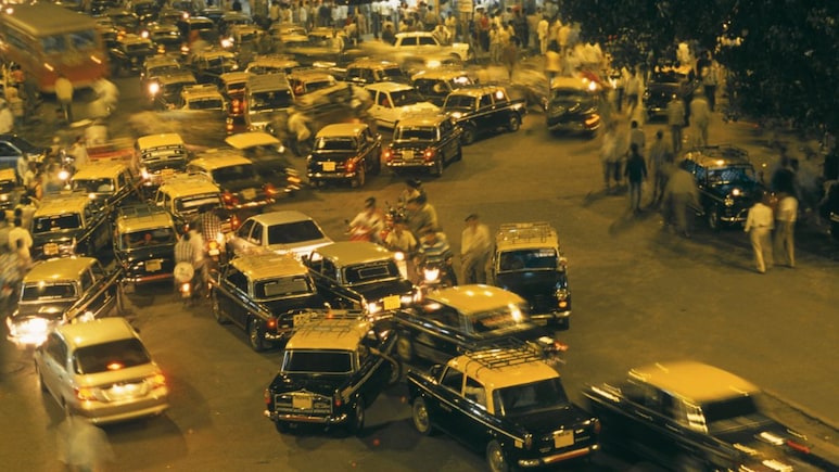 Mumbai News : गाडीतूनच चोरांचा पळण्याचा होता प्लान; मुंबईतील वाहतूक कोंडी पोलिसांसाठी कशी ठरली फायदेशीर?