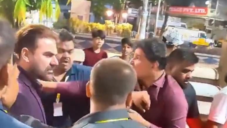 अरबाज खान की कार में जबरन घुसा अनजान शख्स, एक्टर के उड़े होश, सिक्योरिटी टीम के छूटे पसीने: देखें VIDEO