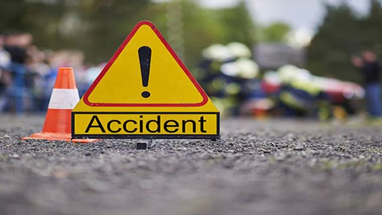 उत्तराखंड के चंपावत में खाई में गिरने के बाद कार में आग लगी, दो जिंदा जले, तीन घायल