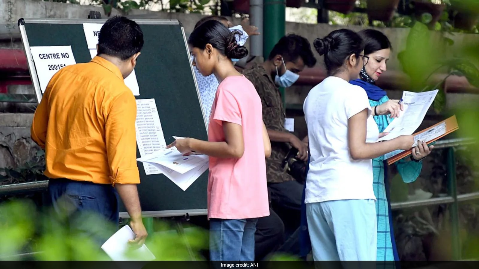 Delhi Sets Up Cooling Zones and Free Bus Travel for NEET UG 2026 Re-Examination
