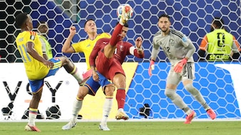 Portugal Take Huge Gamble As 2nd Half Starts vs Colombia | POR 0-0 COL