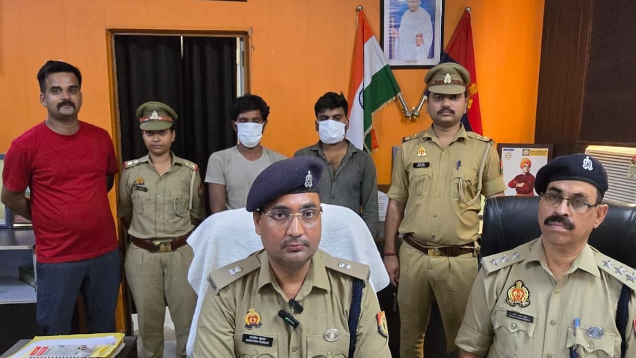 ग्रेटर नोएडा: मोबाइल चोरों के बड़े अंतर्राज्यीय सिंडिकेट का भंडाफोड़, ₹1.5 करोड़ के 316 स्मार्टफोन जब्‍त, 2 शातिर गिरफ्तार