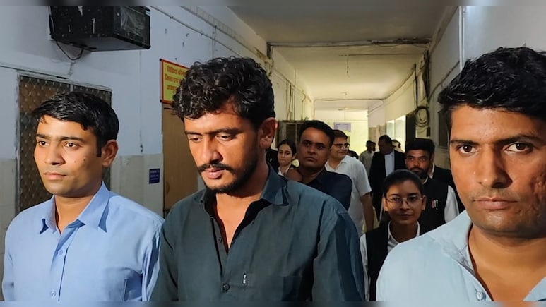 पाकिस्तान के लिए जासूसी करने के आरोपी मुश्ताक को 3 दिन रिमांड पर भेजा, बैंक खातों के बारे में होगी पूछताछ &nbsp;