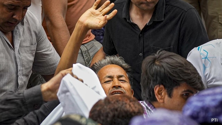 Reporter's Diary: How Sonam Wangchuk Was Removed From Protest Site
