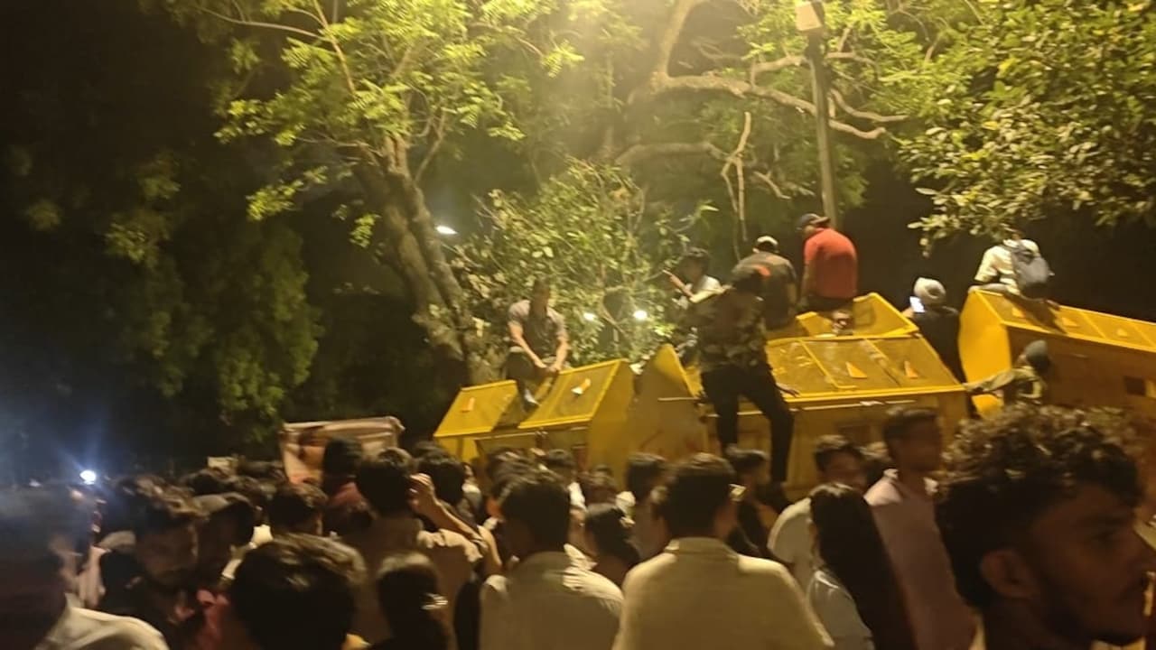 जंतर-मंतर पर जारी विरोध प्रदर्शन जंतर-मंतर पर जारी विरोध प्रदर्शन