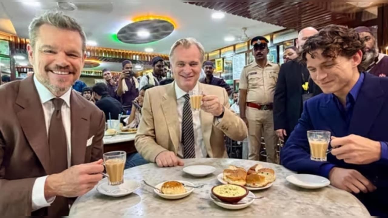 मुंबई के कैफे में चाय और बन मस्का का लुत्फ उठाते दिखे टॉम हॉलेंड, क्रिस्टोफर नोलन और मैट, वीडियो वायरल