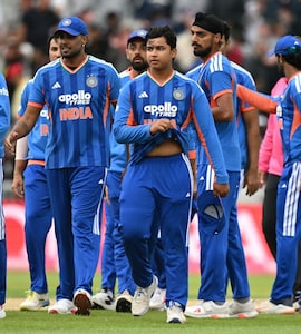 India vs England LIVE Score, 3rd T20I: India Waste Early Review As Arshdeep Singh Bowls Maiden Over