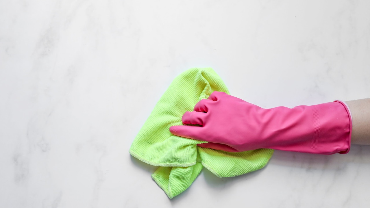 Why Microfibre Cloths Stop Absorbing Water After A Few Washes