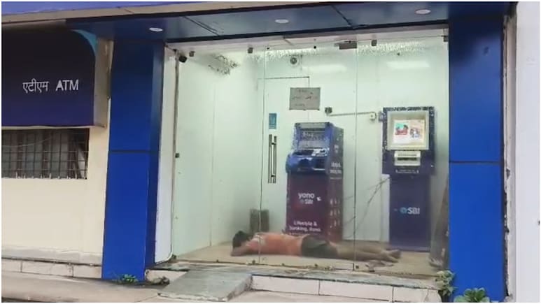 घर पर गर्मी लगी तो SBI ATM पहुंच गया शख्स, 2 AC की ठंडी हवा में मजे से काटी पूरी रात!