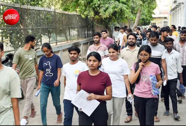 Punjab Pharmacy Exam:  पंजाब फार्मेसी अफसर भर्ती पर रोक, 454 पदों का क्या होगा? जानें पूरा मामला