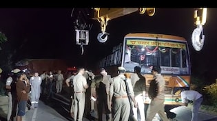 एटा में भीषण हादसा: खड़ी रोडवेज बस में कंटेनर की टक्कर,  5 यात्रियों की मौत, 12 घायल; DM-SSP मौके पर