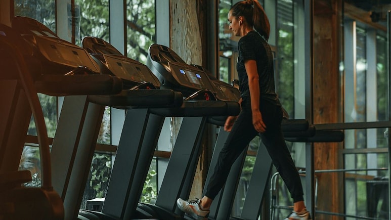 Fat Loss Coach Shares 30-Minute Treadmill Workout To Lose Up To 15 Kg