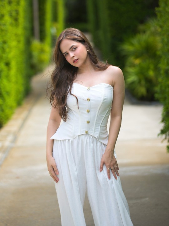 Palak Sindhwani’s Chic White Moment