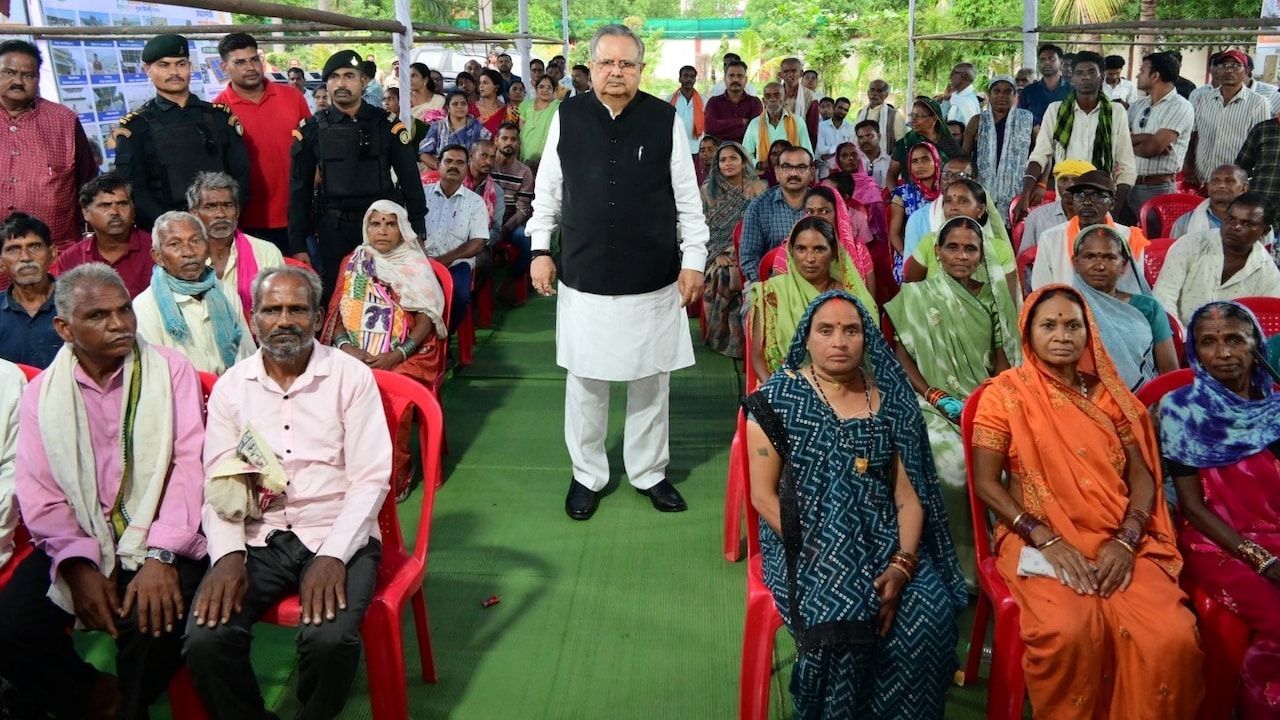 Rajnandgaon news: राजनांदगांव के 654 गांवों के ग्रामीणों को प्रॉपर्टी कार्ड दिए जाने हैं. Rajnandgaon news: राजनांदगांव के 654 गांवों के ग्रामीणों को प्रॉपर्टी कार्ड दिए जाने हैं.