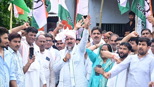 जूली के नेतृत्व में अलवर में हल्ला बोल, बोले- बीजेपी का कांग्रेस के खिलाफ सड़कों पर प्रदर्शन हास्यापद