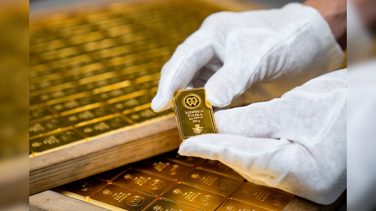 Gold Extends Gain After Warsh Remarks Ease Rate-Hike Prospects
