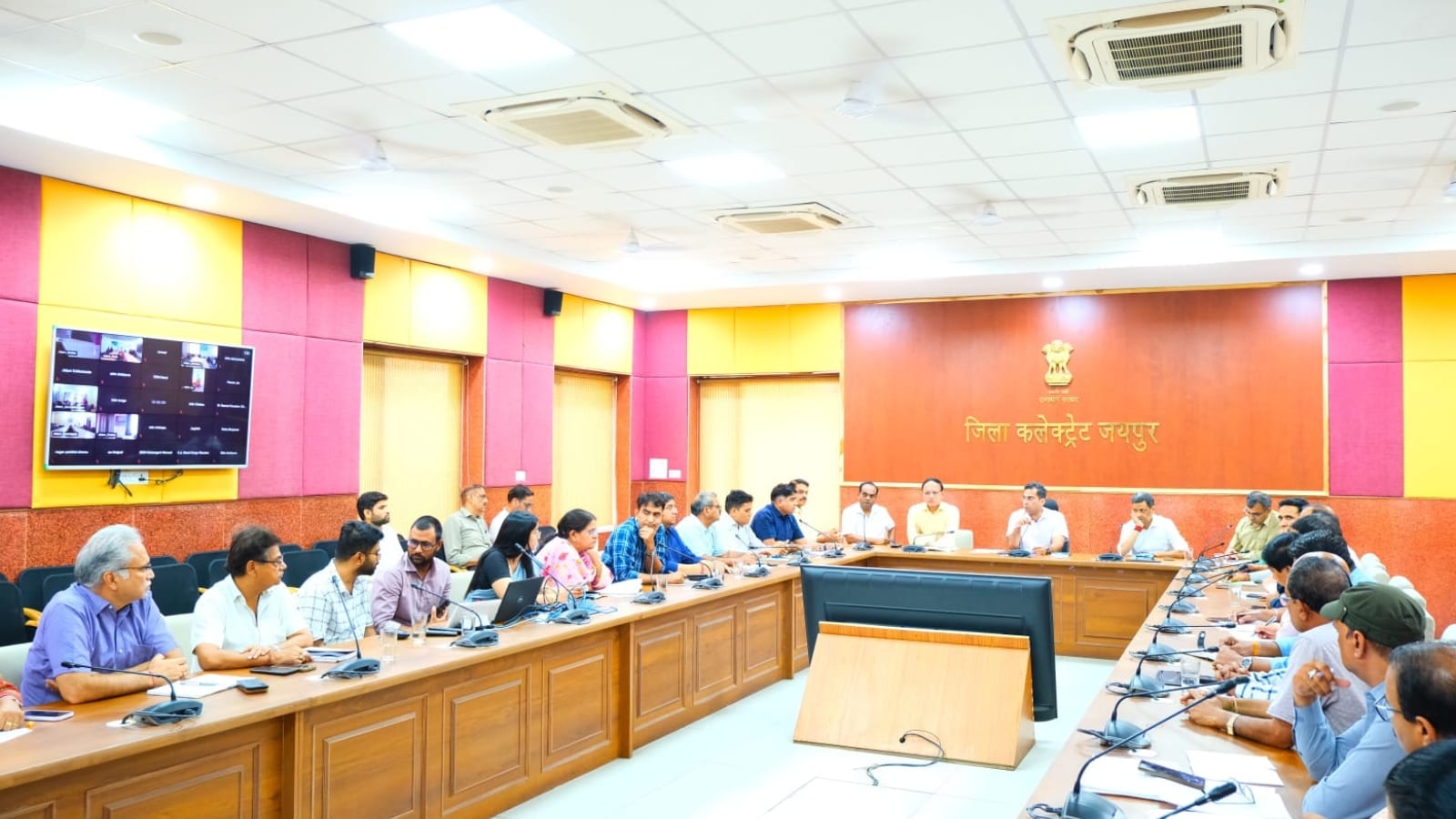 जयपुर कलेक्टर संदेश नायक की अध्यक्षता में बैठक.