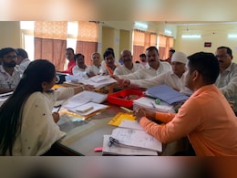 Datia By-Poll 2026: कांग्रेस प्रत्याशी घनश्याम सिंह ने दाखिल किया नामांकन, आज BJP प्रत्याशी भी करेंगे