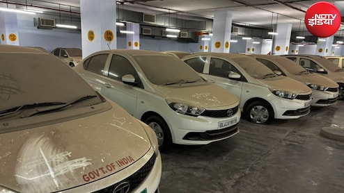 दिल्ली: आम लोगों को EV गाडियां खरीदने की नसीहत और सरकारी EV की कारें धूल खा रही हैं&nbsp;
