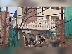 वाराणसी: दालमंडी में फिर शुरू मस्जिदों को ढहाने की कार्रवाई, मकानों पर भी चल रहे हथौड़े