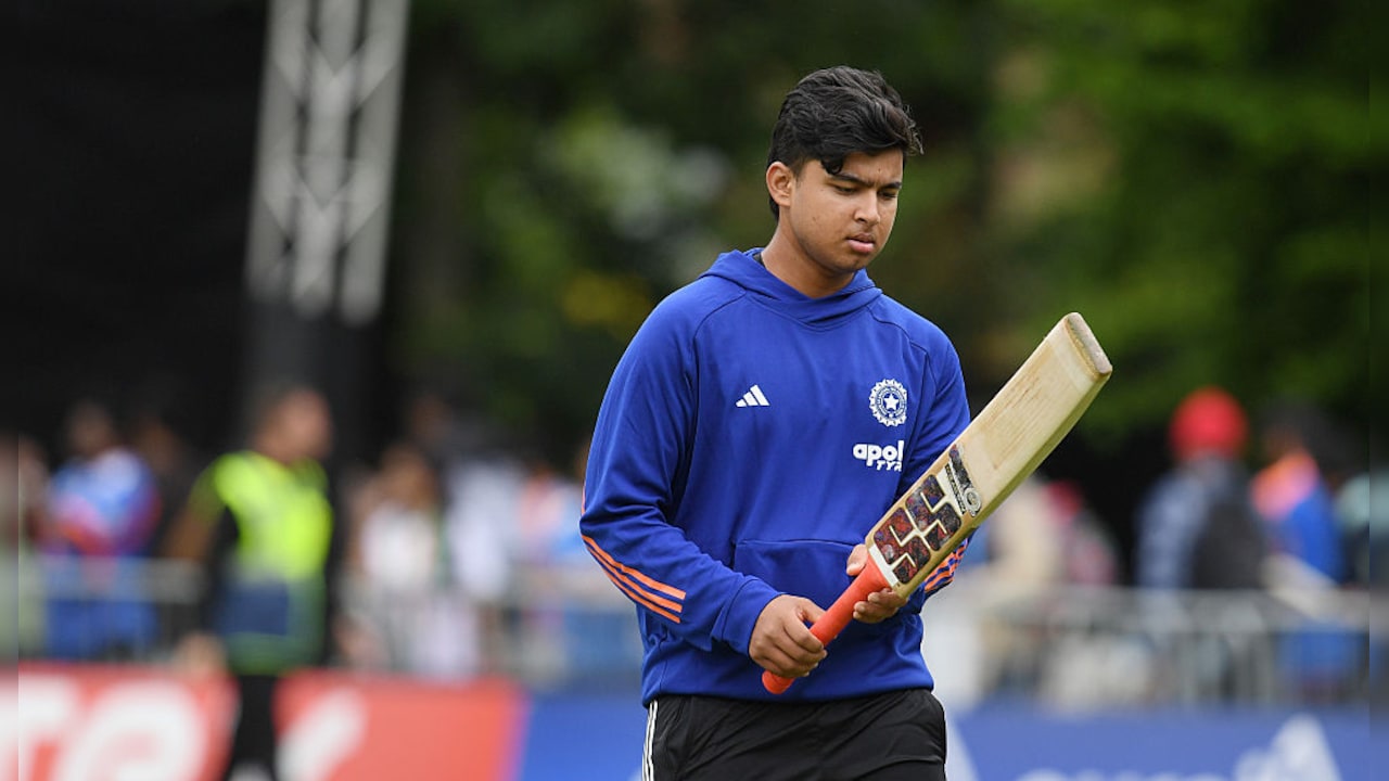 दिनेश कार्तिक ने संजू सैमसन का किया बचाव, बोले- वैभव सूर्यवंशी को खेलने का हक हासिल करना होगा