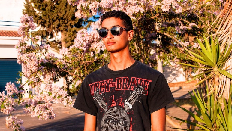 कॉलेज से लेकर रोड ट्रिप तक छा जाएंगी ये स्टाइलिश Men's T-Shirts, देखें ₹299 से भी कम में मिल रहे शानदार ऑप्शन