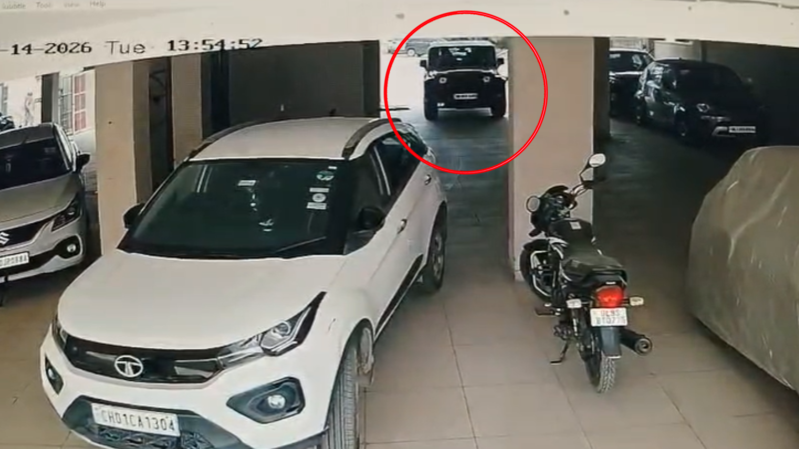 पहले महिला पर चढ़ा दी कार और फिर... गुरुग्राम थार से हाउस हेल्पर को कुचलने का पहला CCTV फुटेज आया सामने