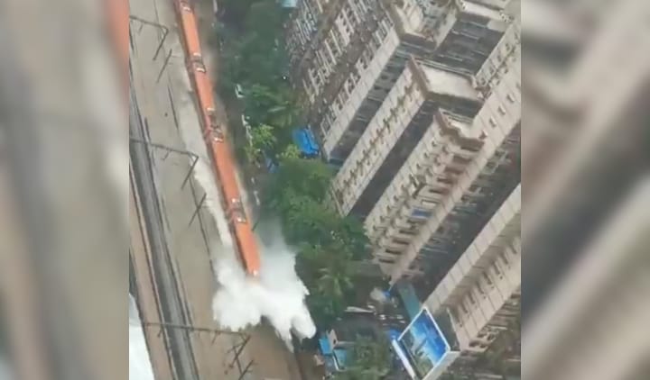 Stunning Visuals: Vande Bharat Powers Through Flooded Mumbai Railway Tracks  Amid Heavy Rains