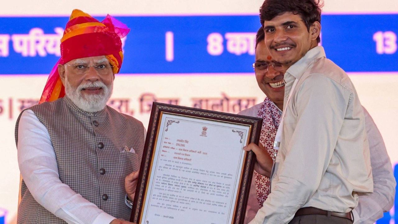 54 हजार युवाओं को नियुक्ति पत्र 54 हजार युवाओं को नियुक्ति पत्र